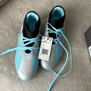 Adidas youth, soccer cleats